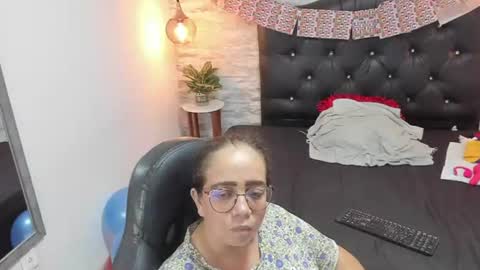 Snapshot of francesca_bbw chatting on June 18, 2026, 9:14 am online show from June 18, 2026, 9:14 am