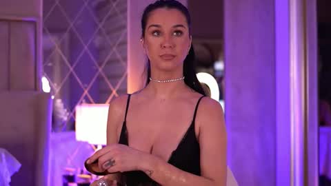 francescadante online show from February 18, 2026, 8:10 am