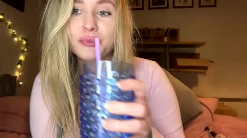 Snapshot of francis_digby chatting on January 26, 2025, 12:26 am Francis Digby online show from January 26, 2025, 12:26 am