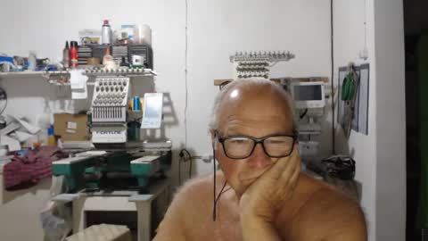 Snapshot of francisco727 chatting on February 9, 2026, 4:38 am francisco727 online show from February 9, 2026, 4:38 am