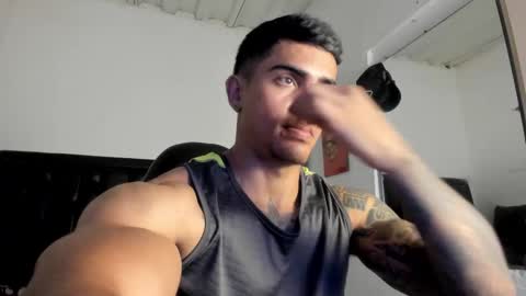 Snapshot of franco_ruiz_ chatting on February 15, 2025, 12:48 am franco online show from February 15, 2025, 12:48 am