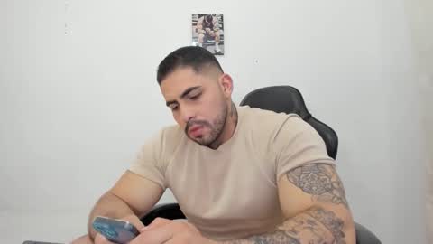 frank_foxx1 online show from February 16, 2026, 4:41 am