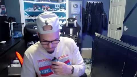 Snapshot of frankievw9 chatting on October 24, 2025, 6:10 am frankievw9 online show from October 24, 2025, 6:10 am