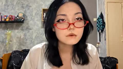 Lily online show from November 13, 2025, 4:50 pm