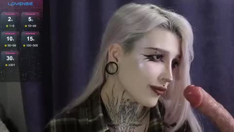 Snapshot of fraulein_mooon chatting on December 9, 2024, 5:40 am Asya UwU online show from December 9, 2024, 5:40 am