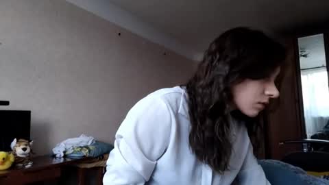 Mia online show from October 7, 2025, 8:11 am