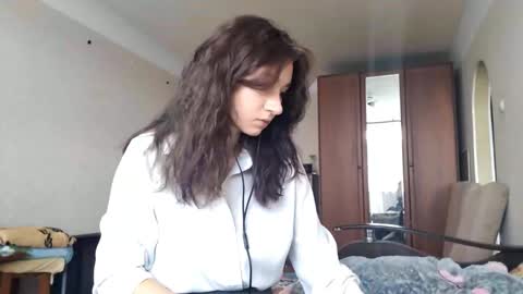 Mia online show from October 13, 2025, 8:47 am