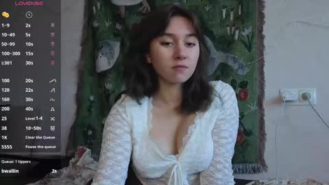 Mia online show from May 21, 2026, 1:07 pm