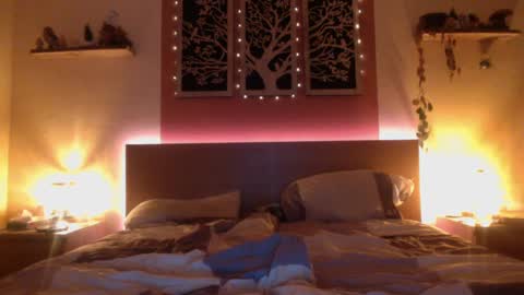 Snapshot of frenchhornybibs chatting on December 28, 2024, 8:36 pm French Horny Bibs online show from December 28, 2024, 8:36 pm