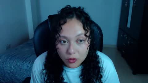 Louise  online show from October 20, 2025, 3:07 am