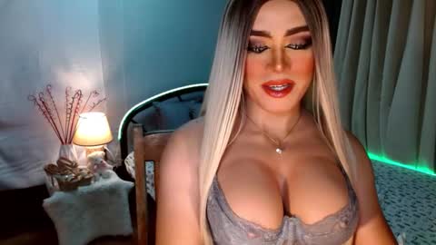 Snapshot of freya_lovestocum chatting on October 8, 2025, 12:30 am Miss Frea  online show from October 8, 2025, 12:30 am