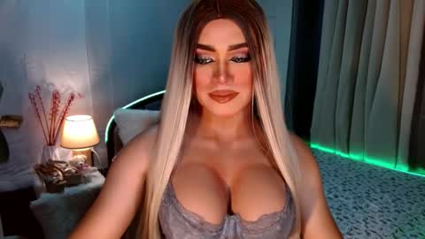 Snapshot of freya_lovestocum chatting on October 9, 2025, 12:30 am Miss Frea  online show from October 9, 2025, 12:30 am