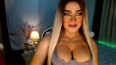Snapshot of freya_lovestocum chatting on October 14, 2025, 1:17 am Miss Frea  online show from October 14, 2025, 1:17 am
