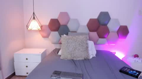 Freya Cameron online show from March 29, 2026, 2:17 pm