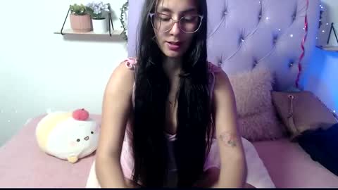 Snapshot of freyja_01 chatting on February 9, 2025, 9:28 pm Freyja online show from February 9, 2025, 9:28 pm