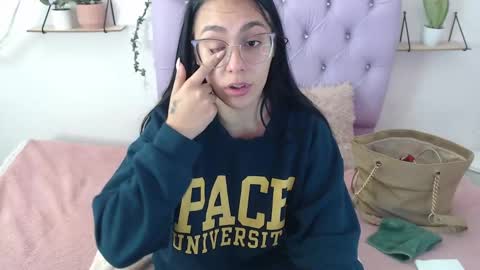 Snapshot of freyja_01 chatting on September 19, 2025, 7:03 pm Freyja online show from September 19, 2025, 7:03 pm