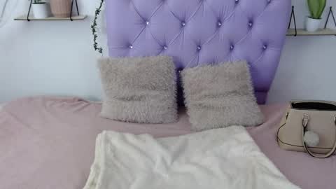 Snapshot of freyja_01 chatting on September 24, 2025, 9:29 pm Freyja online show from September 24, 2025, 9:29 pm