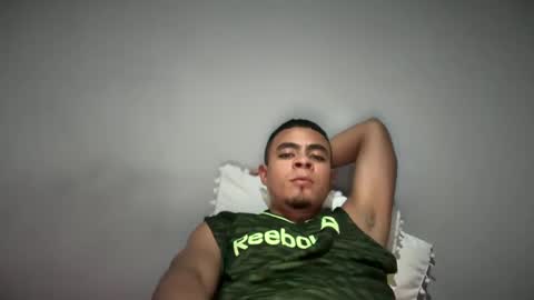 freyva_ online show from February 5, 2025, 5:41 am