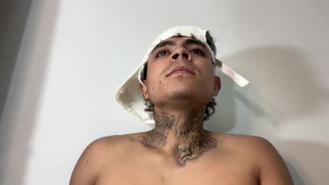 freyva_ online show from October 25, 2025, 4:42 am