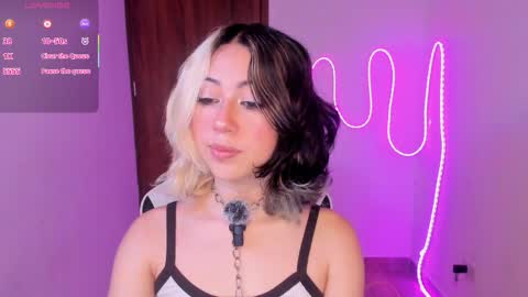 frida_lassi_ online show from December 5, 2025, 12:03 pm