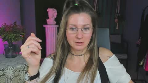 Snapshot of fridatander chatting on January 8, 2025, 12:15 pm Frida Tander online show from January 8, 2025, 12:15 pm