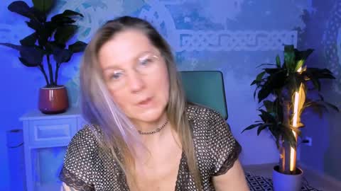 Snapshot of fridatander chatting on January 18, 2025, 9:13 am Frida Tander online show from January 18, 2025, 9:13 am