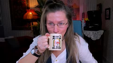 Snapshot of fridatander chatting on February 6, 2025, 9:11 am Frida Tander online show from February 6, 2025, 9:11 am