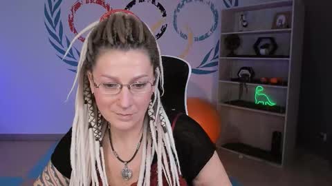 Frida Tander online show from December 21, 2025, 5:14 am