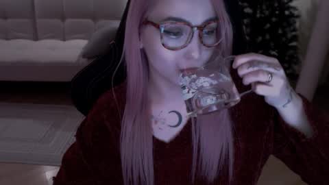 Snapshot of fromsun_forsoul chatting on February 4, 2026, 9:20 pm Lilith online show from February 4, 2026, 9:20 pm