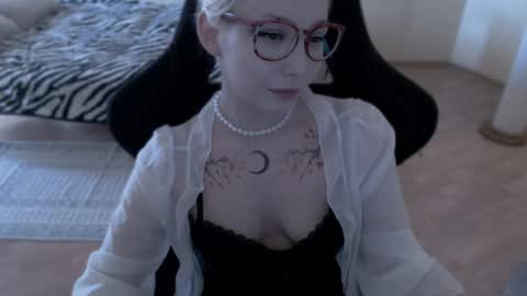 Lilith online show from May 5, 2026, 12:02 pm
