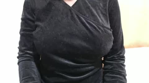 fruity28 online show from November 29, 2025, 6:05 am