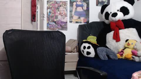 Mia and Gary  online show from September 20, 2025, 2:45 am