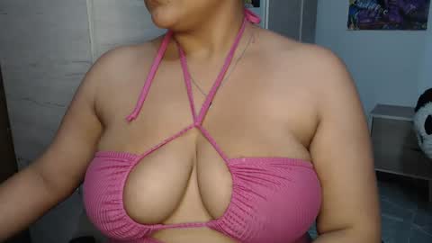 Mia and Gary  online show from October 24, 2025, 1:35 am