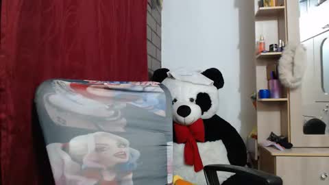 Mia and Gary  online show from April 7, 2026, 2:01 am