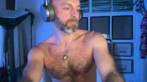 FuhZee online show from November 18, 2025, 11:37 pm