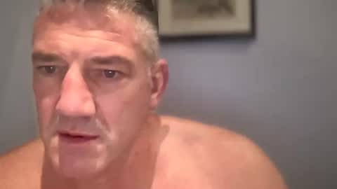 fullback_15 online show from October 12, 2025, 3:22 pm