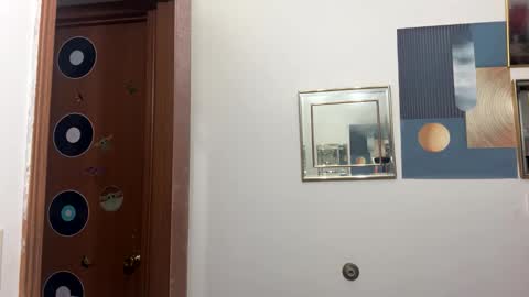 Linnys Palace online show from December 1, 2025, 5:18 pm