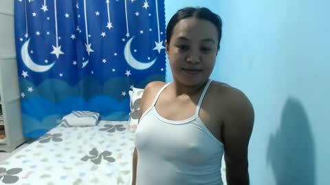 Snapshot of funluvnpinay4u chatting on April 23, 2026, 12:01 am MAE online show from April 23, 2026, 12:01 am