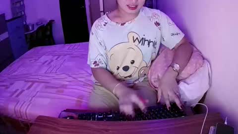 Snapshot of future_bride chatting on December 18, 2025, 1:11 am future_bride online show from December 18, 2025, 1:11 am