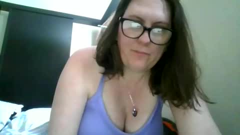 fuzzypeaches87 online show from February 19, 2026, 8:16 pm