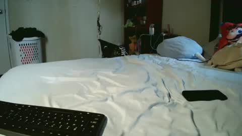 fuzzypeaches87 online show from April 18, 2026, 7:58 pm