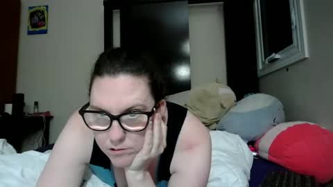 fuzzypeaches87 online show from May 13, 2026, 4:43 am