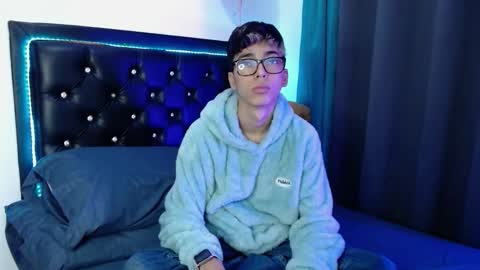 gabriel_x18 online show from February 13, 2026, 10:50 pm