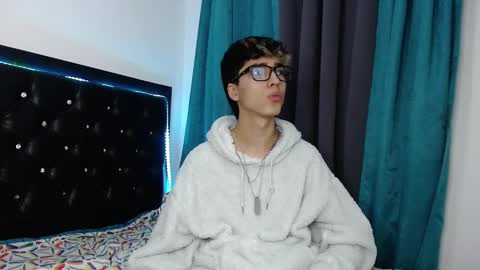 gabriel_x18 online show from February 26, 2026, 5:50 am