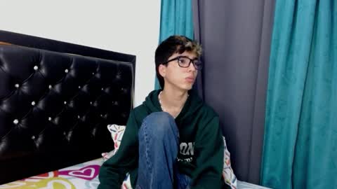 gabriel_x18 online show from March 2, 2026, 4:58 am