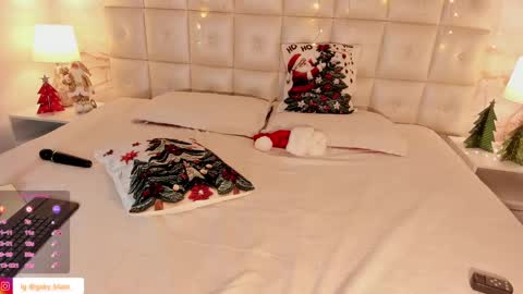 Snapshot of gaby_blaze chatting on December 23, 2024, 11:49 pm Gaby Blaze online show from December 23, 2024, 11:49 pm