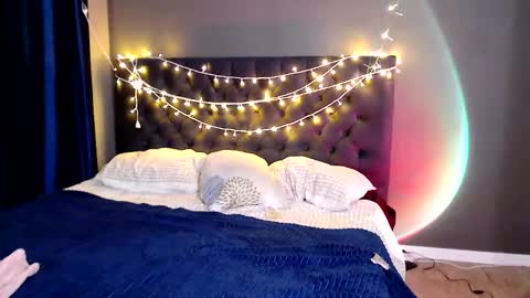 Snapshot of galaxyandromeda chatting on December 17, 2025, 2:56 pm My name Lou 3 online show from December 17, 2025, 2:56 pm