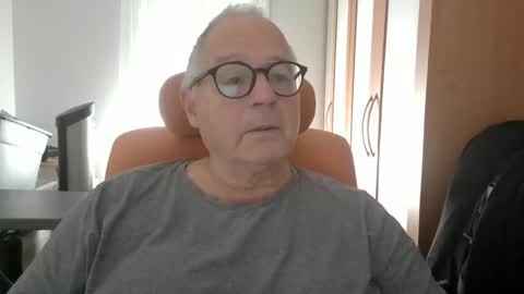 Snapshot of gamin68 chatting on October 17, 2025, 1:46 pm gamin68 online show from October 17, 2025, 1:46 pm