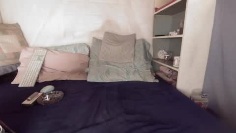 gayrobbin online show from October 4, 2025, 12:03 pm