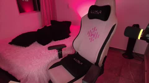 geminis11 online show from December 18, 2025, 2:17 am